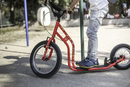 Yedoo Wzoom Emoji Scooter 16/12" Red - Lifestyle 1